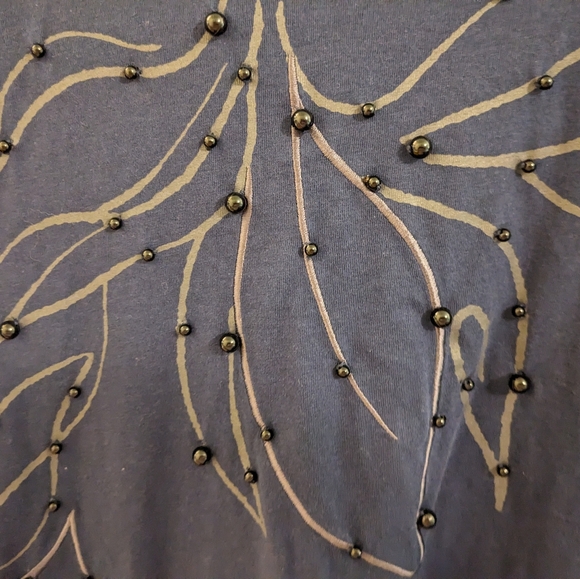 ‼️CLEARANCE  Navy blue, short sleeve top with floral embroidery, size XXL - Picture 8 of 12